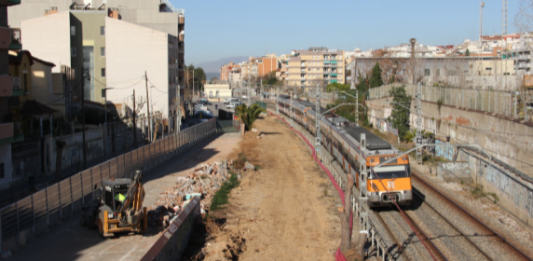 Sant Feliu: les obres del soterrament comporten l’enderrocament del mur del carrer Verdaguer