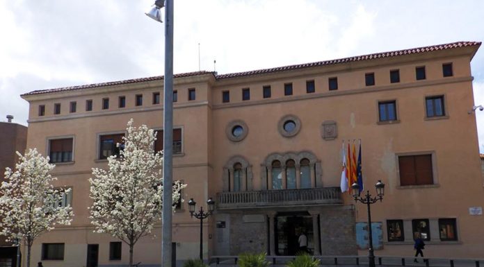 La policia registra l’Ajuntament de Cornellà en el marc d’una operació anticorrupció