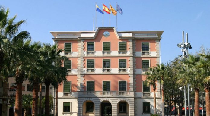 El govern de Castelldefels en minoria: no pot aprovar una reducció d’habitatge de lloguer accesible en un edifici