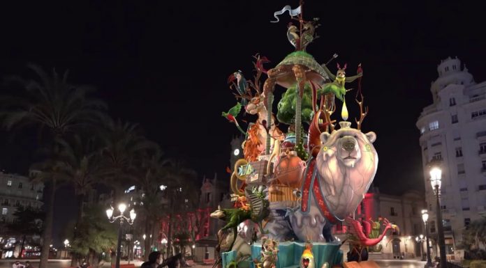 Falles: a València al març, i a Gavà a l’abril