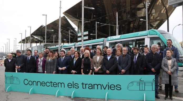 Aragonès i Colau donen el tret de sortida a les obres de connexió del tramvia que Artadi vol aturar