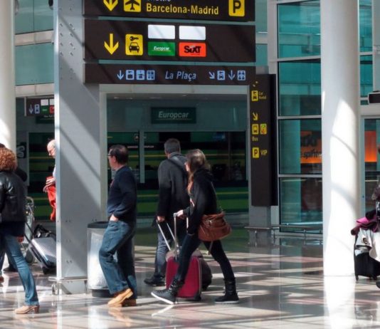 L’aeroport del Prat implanta controls d’accés amb targeta d’embarcament per restringir l’entrada a les terminals