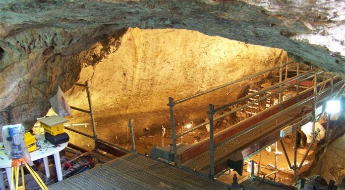 Begues vol que la cova de Can Sadurní sigui Bé Cultural d’Interès Nacional