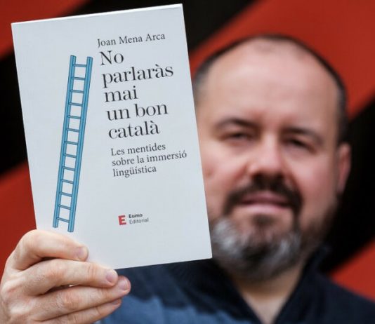 PROGRÉS de Santa Coloma presenta el llibre de Joan Mena sobre el català