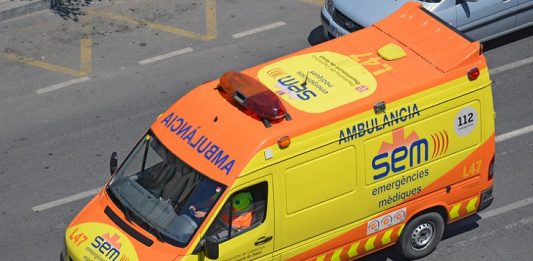 Set ferits de poca gravetat en caure per un desnivell de quinze metres amb el cotxe a Sant Esteve Sesrovires