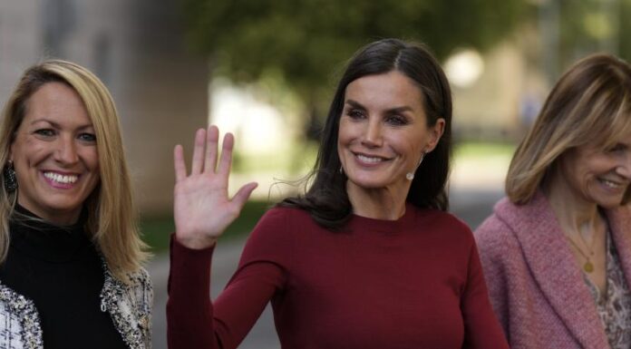 La reina d’Espanya a Sant Boi i el rei d’Espanya a Qatar