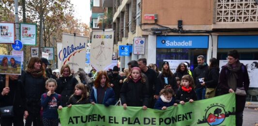 Gavà: centenars de persones es manifesten contra el Pla de Ponent