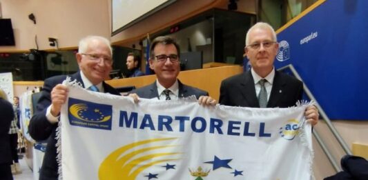 Martorell rep una de les polèmiques 16 banderes de les Ciutats Europees de l’Esport 2023