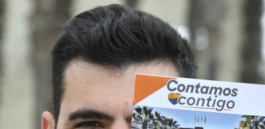 28-M. La crisi de Ciutadans arriba a Castelldefels: destitueixen el cap de llista hores abans que ell i una regidora es passin al PP