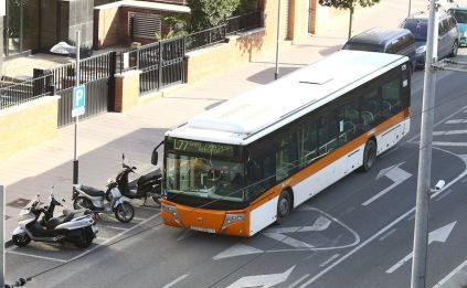 El bus L77 connectarà durant tot l’any diversos municipis de la vall baixa del Baix Llobregat, amb l’aeroport del Prat i la platja de Gavà