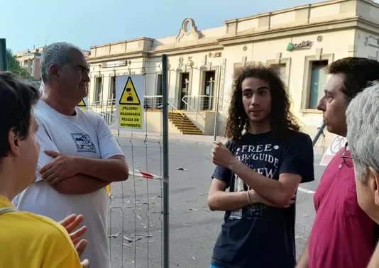 Dos mesos del nou govern a Sant Feliu amb tres crisis obertes: l’estació ocupada, la Ciutat Esportiva en perill i una recollida de voluminosos amb queixes