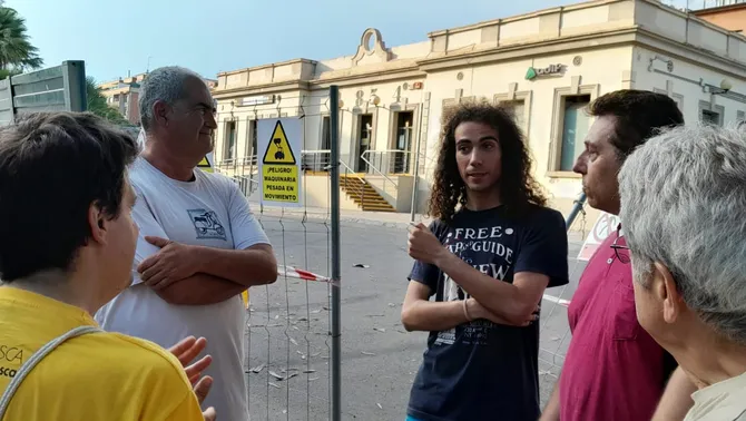 Dos mesos del nou govern a Sant Feliu amb tres crisis obertes: l’estació ocupada, la Ciutat Esportiva en perill i una recollida de voluminosos amb queixes