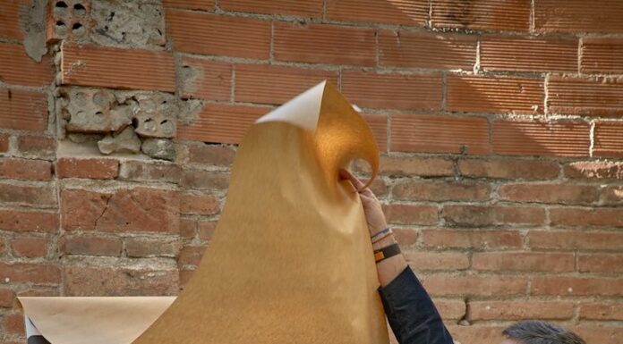 El Prat presenta el cartell de la 50 Fira Avícola Pota Blava, que aglutina alguns dels elements més representatius de la ciutat