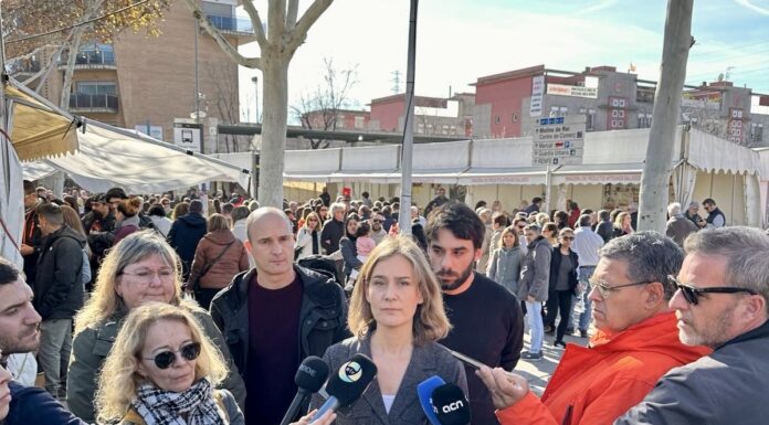 Albiach visita la Fira de la Candelera i declara no veure malament portar aigua dessalinitzada des de Sagunt, si és “un fet excepcional i en una situació desesperada”