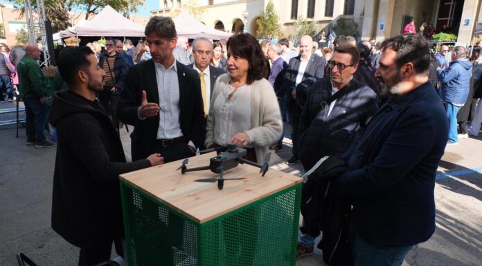 La presidenta del Parlament visita la Fira de la Candelera de Molins de Rei