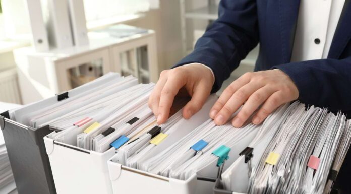 Administratius i personal de neteja, els perfils més buscats als Serveis Locals d’Ocupació del Baix Llobregat