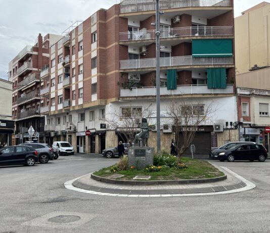 Suspeses durant un any les tramitacions de llicències de locals de restauració i oci al centre de Castelldefels