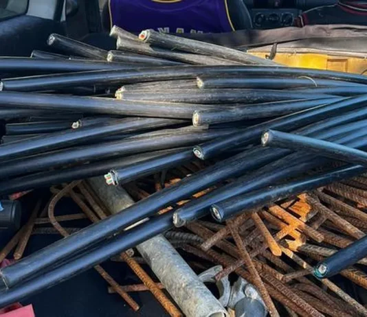 El robatori de coure de les catenàries i el vandalisme dels grafitis posen en escac el servei de Rodalies. Per Lluís Carrasco