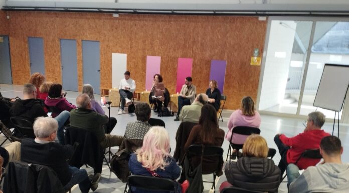 Els Comuns apleguen 100 simpatitzants de Sumar a Cornellà