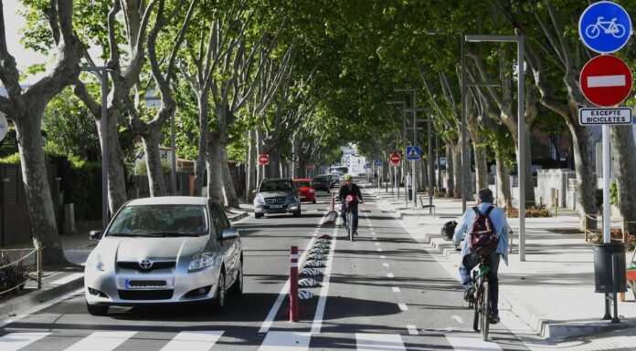 Veïns i veïnes de Castelldefels anuncien mobilitzacions contra l’eliminació del carril bici de l’avinguda de la Pineda