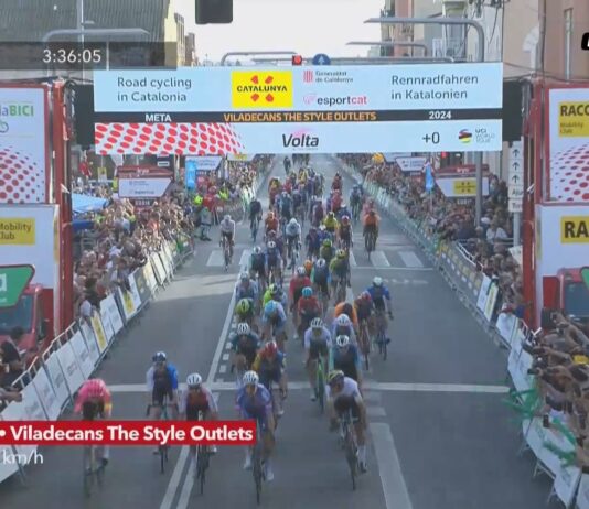 La jove promesa del ciclisme, Axel Laurance, brilla a Viladecans, que va acollir per primera vegada un final d’etapa de La Volta ciclista a Catalunya