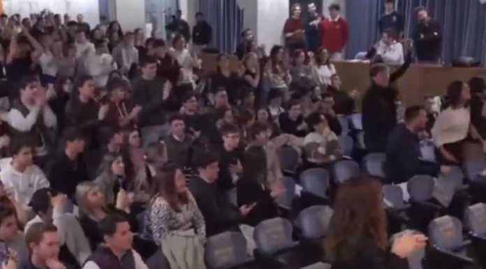 #12M: L’alcalde del Prat, Lluís Mijoler, planta cara als ultres de Vox a la Pompeu Fabra