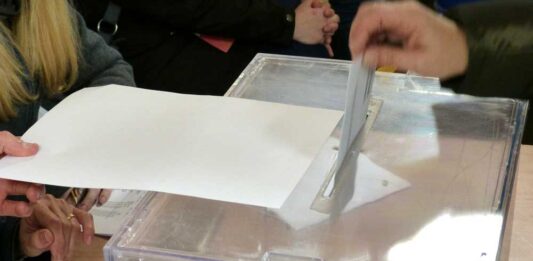 La participació en les eleccions del #12M a les 13h és del 26,91%, més de 4 punts que el 2021, i puja especialment a les comarques metropolitanes