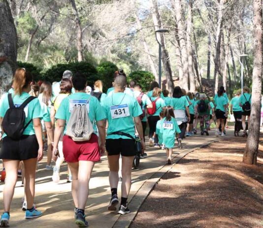Èxit de participació a la IV Marxa Contra el Càncer a Gavà, que va reunir prop de 700 persones
