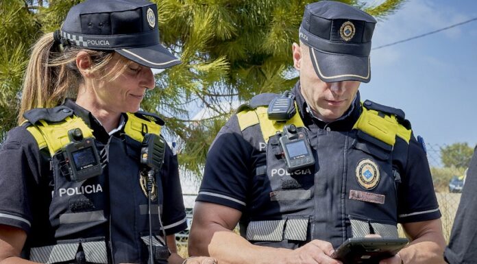 La Policia del Prat incorpora l’ús de videocàmeres als uniformes en el marc de la modernització tecnològica del cos