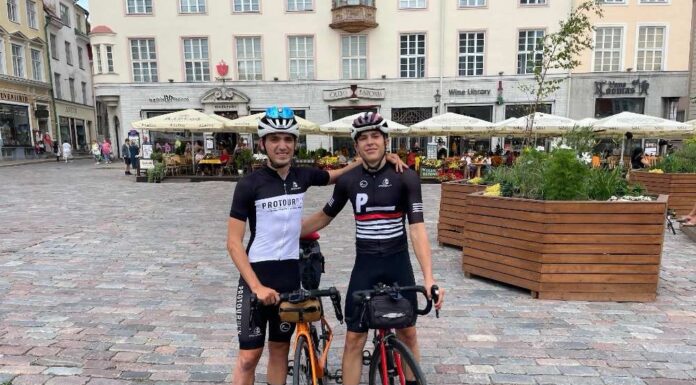 Dos joves del Baix Llobregat creuen Europa en bicicleta