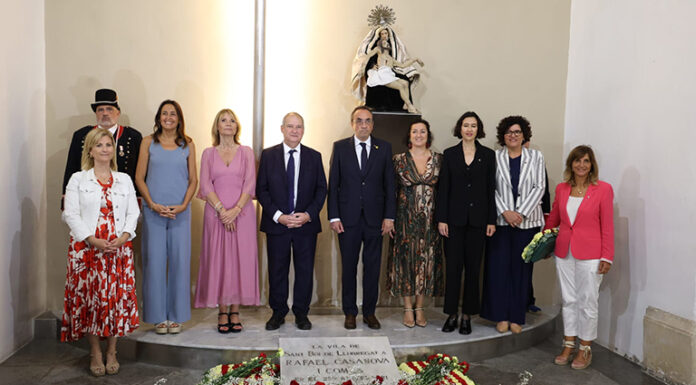 Hereu, Rull, Romero, Parlon i Niubó van encapçalar l’ofrena a la tomba de Rafael Casanova a Sant Boi