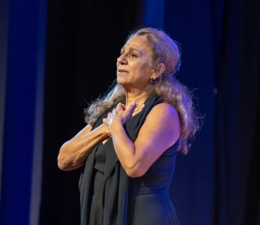 L’actriu i cantant Lolita Flores ha obert la temporada de tardor de TeatresDespí amb el muntatge teatral Poncia