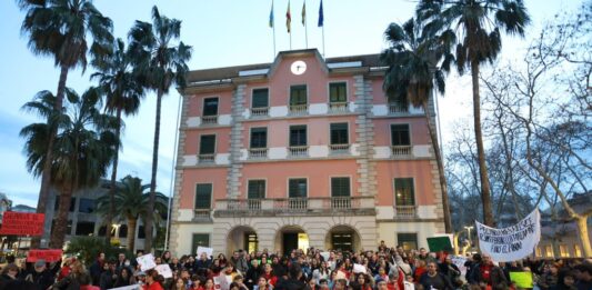 L’Ajuntament de Castelldefels dona el seu suport a la comunitat educativa del Col·legi Sant Ferran