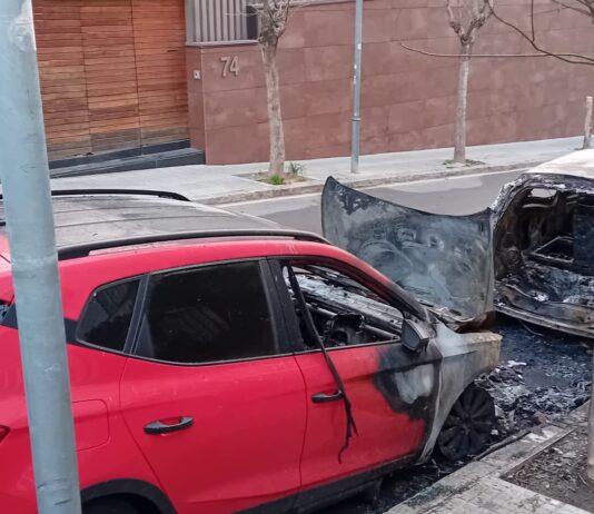 Vehicles cremats al carrer Josep Ricart de Sant Feliu