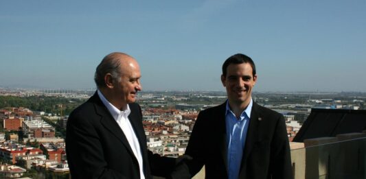 PP: L’alcalde de Castelldefels es confronta amb el cap de llista de l’Ajuntament de Barcelona