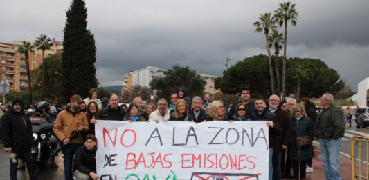 80 vehicles i una cinquantena de persones a peu van participar, aquest dissabte, en una marxa contra la ZBE a Gavà