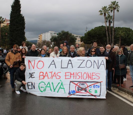 80 vehicles i una cinquantena de persones a peu van participar, aquest dissabte, en una marxa contra la ZBE a Gavà