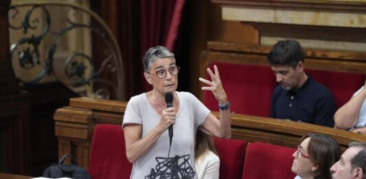 Escletxes en el suport del PSC a l’ampliació de l’aeroport del Prat: la consellera de Salut en contra