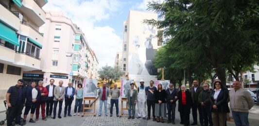 Un icònic retrat a llapis del Potablava més pur, obra de Xavi Mateo, il·lustra el cartell de la 52a Fira Avícola del Prat