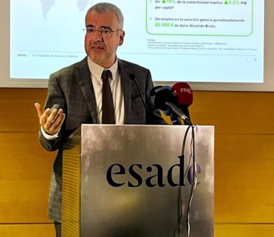 Lucena (AENA) anuncia la licitació del pla d’ampliació de l’aeroport i menysprea els qui han opinat sobre el tema