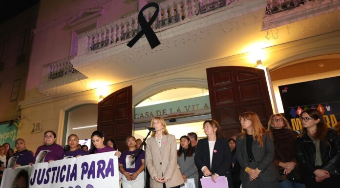 Concentració de dol i condemna a Sant Boi per un feminicidi