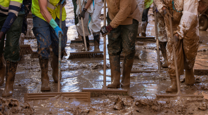 El fotoperiodista santfeliuenc Raül Clemente mostra les conseqüències de la DANA del País Valencià