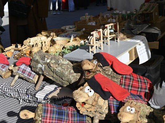 Darrer dia per gaudir de la Fira de Santa Llúcia de Cornellà