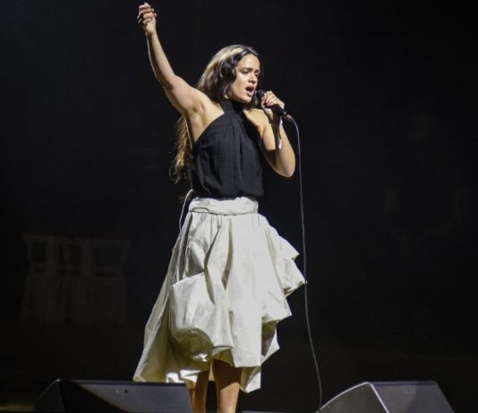 Barcelona vibra amb el concert-manifest per Palestina amb una sorpresa de luxe de Rosalía