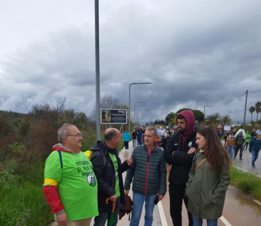 500 persones es manifesten entre Gavà i Castelldefels contra el Pla de Ponent