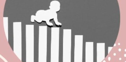 La natalitat continua caient al Baix Llobregat i les mares tenen fills cada cop més tard