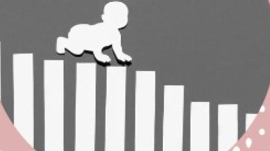 La natalitat continua caient al Baix Llobregat i les mares tenen fills cada cop més tard