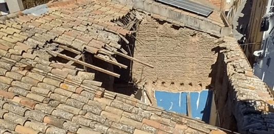 S’ensorren dues cases a Esparreguera