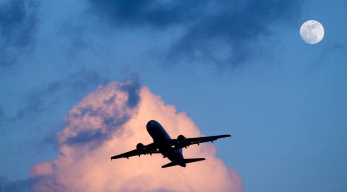 Castelldefels presenta al·legacions al nou document de regulació aeroportuària per reforçar la protecció ambiental i acústica