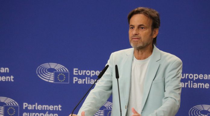 Els Comuns porten al Parlament europeu la seva oposició a l’ampliació de l’Aeroport del Prat